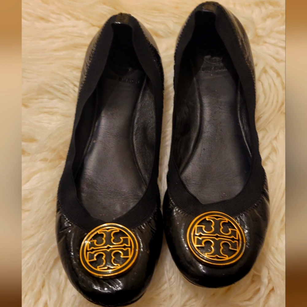 FLAT SHOES